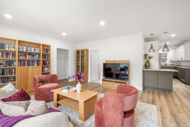 116 Lake Shore 3, Boston, MA 02135