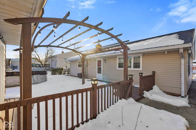 90 Crestwood Drive, Mooresville, IN 46158