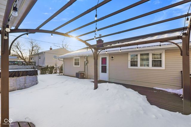 90 Crestwood Drive, Mooresville, IN 46158