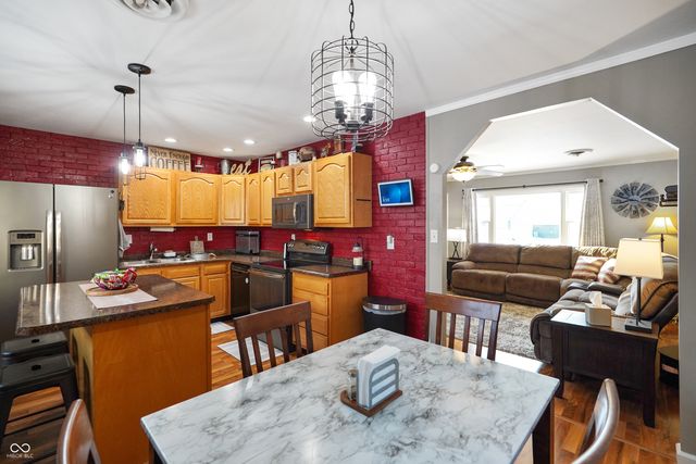 90 Crestwood Drive, Mooresville, IN 46158