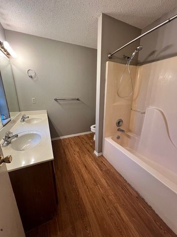 2712 Point West Street, Fayetteville, AR 72704