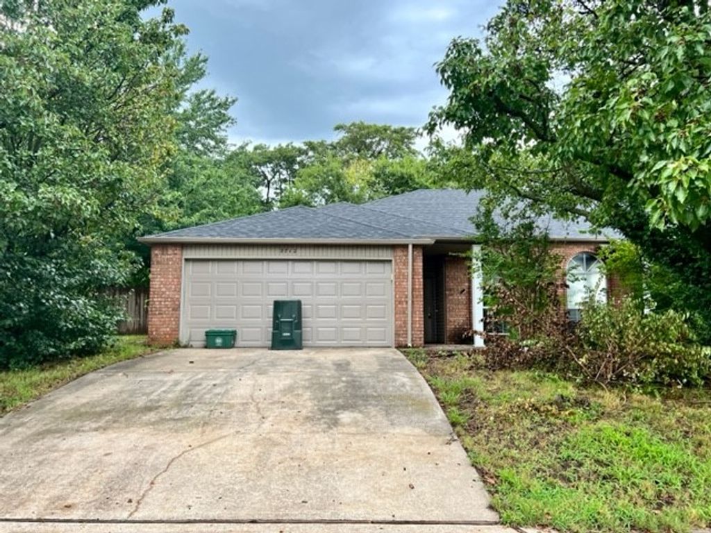 2712 Point West Street, Fayetteville, AR 72704