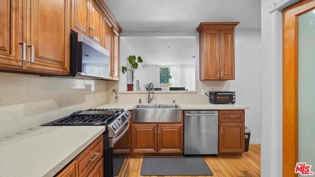 3801 Sutro Avenue, Los Angeles, CA 90008