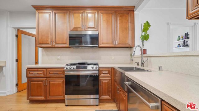 3801 Sutro Avenue, Los Angeles, CA 90008