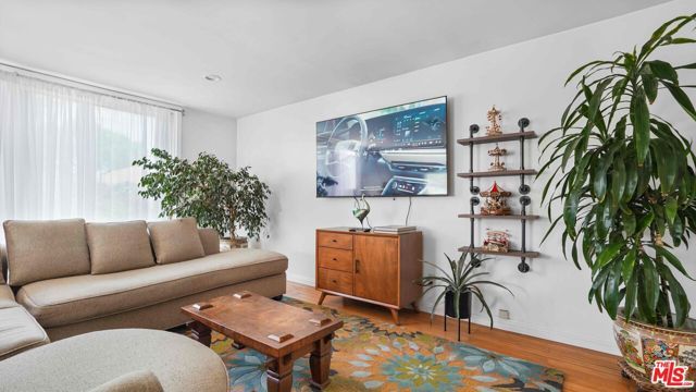 3801 Sutro Avenue, Los Angeles, CA 90008