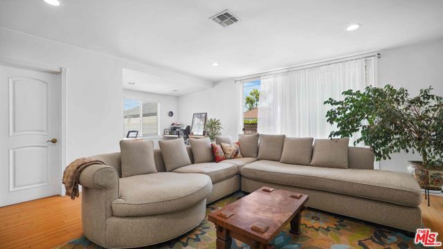 3801 Sutro Avenue, Los Angeles, CA 90008