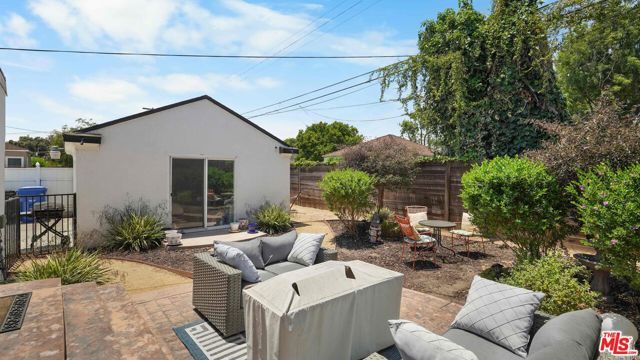 3801 Sutro Avenue, Los Angeles, CA 90008