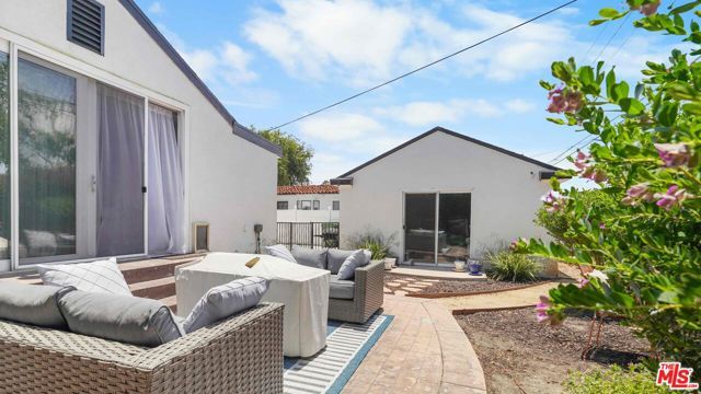 3801 Sutro Avenue, Los Angeles, CA 90008