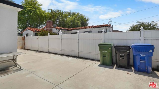 3801 Sutro Avenue, Los Angeles, CA 90008