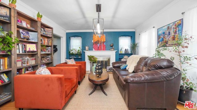 3801 Sutro Avenue, Los Angeles, CA 90008