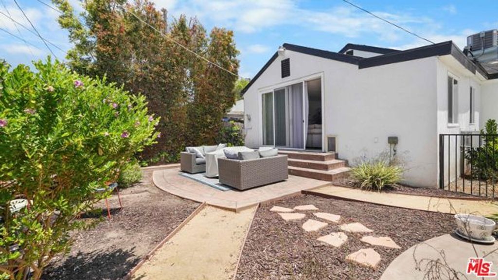 3801 Sutro Avenue, Los Angeles, CA 90008