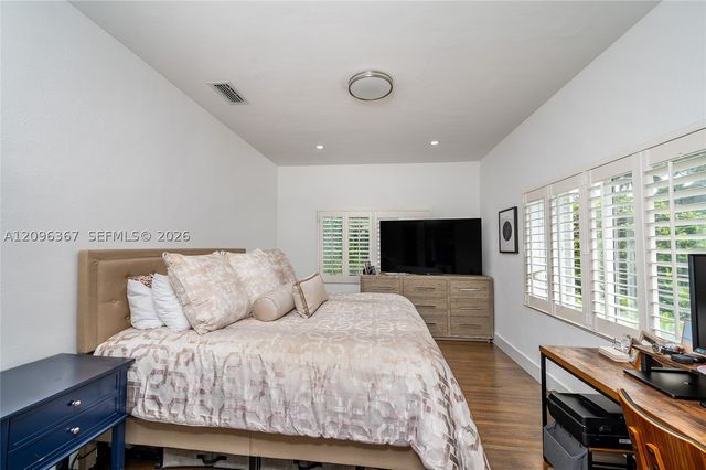 3635 S Le Jeune Rd 3635, Coral Gables, FL 33134