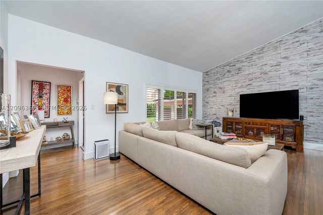 3635 S Le Jeune Rd 3635, Coral Gables, FL 33134