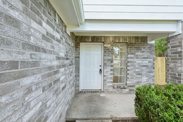 8006 Scarlet Tanager Drive, Humble, TX 77396