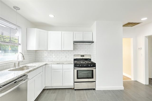 247 Grosvenor Avenue, North Providence, RI 02904