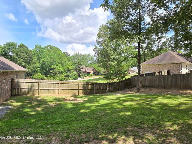 121 Serene Hill Drive, Hattiesburg, MS 39402