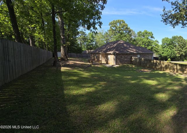121 Serene Hill Drive, Hattiesburg, MS 39402