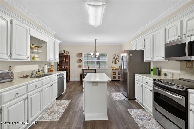 121 Serene Hill Drive, Hattiesburg, MS 39402