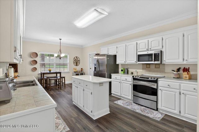 121 Serene Hill Drive, Hattiesburg, MS 39402
