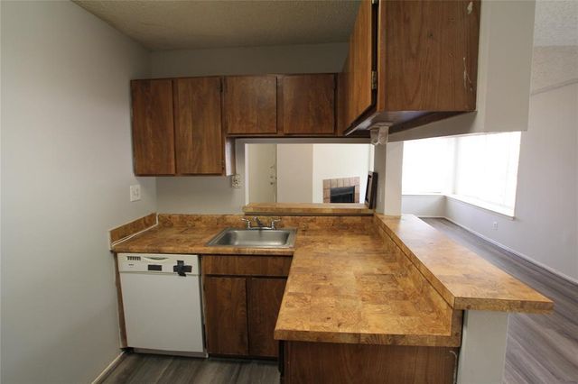 5422 Farley Drive B, Houston, TX 77032