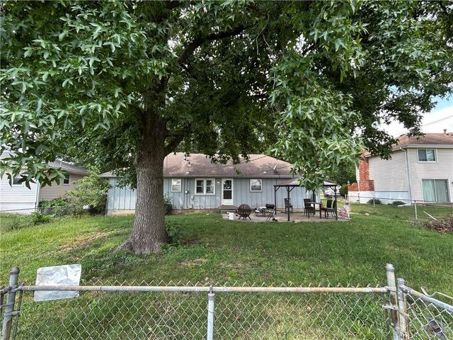 11007 Spring Valley Road, Kansas City, MO 64134