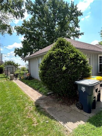 11007 Spring Valley Road, Kansas City, MO 64134
