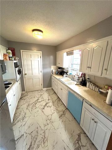 11007 Spring Valley Road, Kansas City, MO 64134
