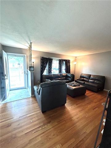 11007 Spring Valley Road, Kansas City, MO 64134