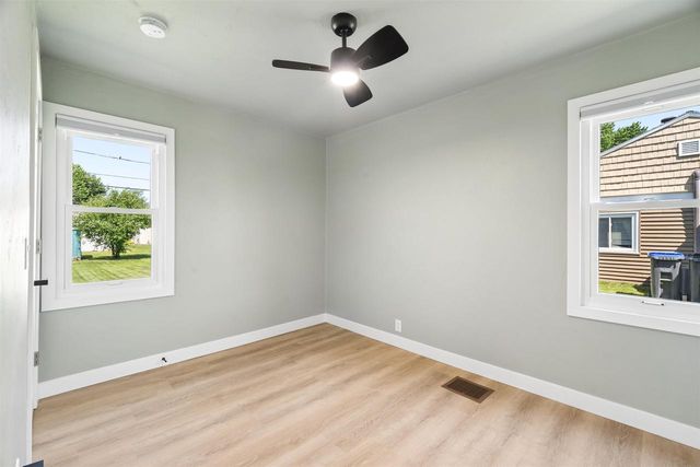 857 HUNT AVENUE, Neenah, WI 54956