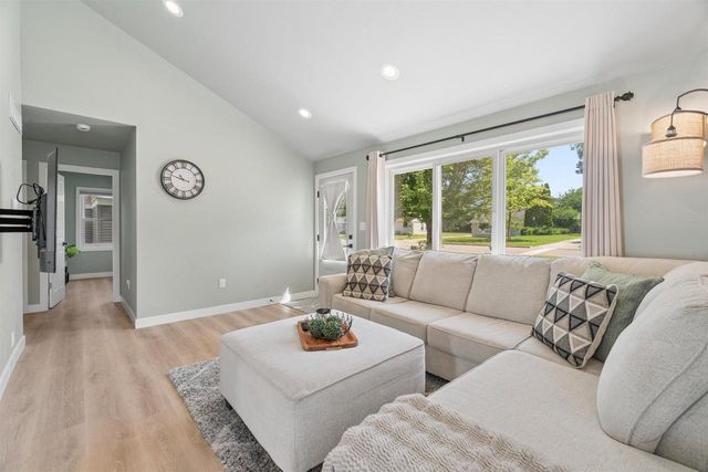 857 HUNT AVENUE, Neenah, WI 54956