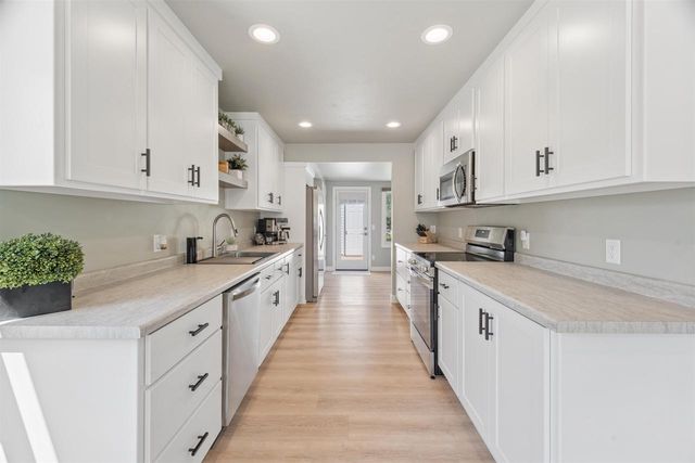 857 HUNT AVENUE, Neenah, WI 54956