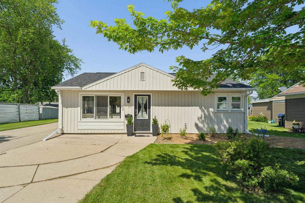 857 HUNT AVENUE, Neenah, WI 54956