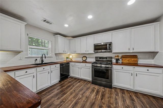 150 Hidden Lake Circle, Canton, GA 30114