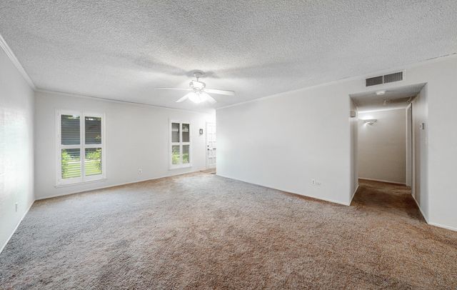 4849 N 7th St Apt E, Fresno, CA 93726