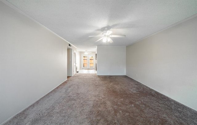 4849 N 7th St Apt E, Fresno, CA 93726