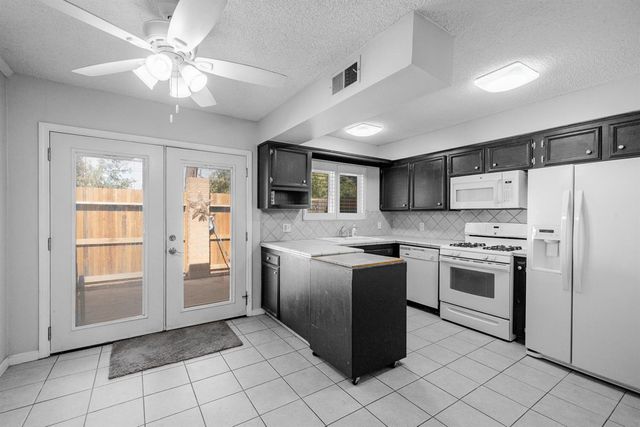 4849 N 7th St Apt E, Fresno, CA 93726