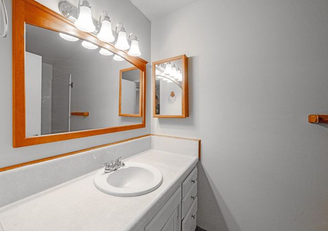 4849 N 7th St Apt E, Fresno, CA 93726