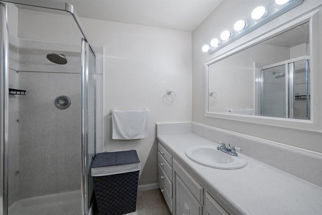 4849 N 7th St Apt E, Fresno, CA 93726