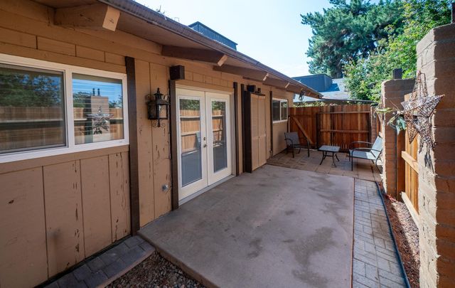 4849 N 7th St Apt E, Fresno, CA 93726