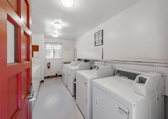 4849 N 7th St Apt E, Fresno, CA 93726