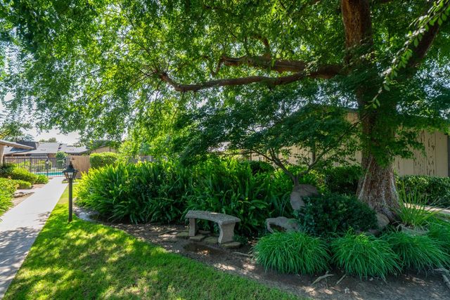 4849 N 7th St Apt E, Fresno, CA 93726
