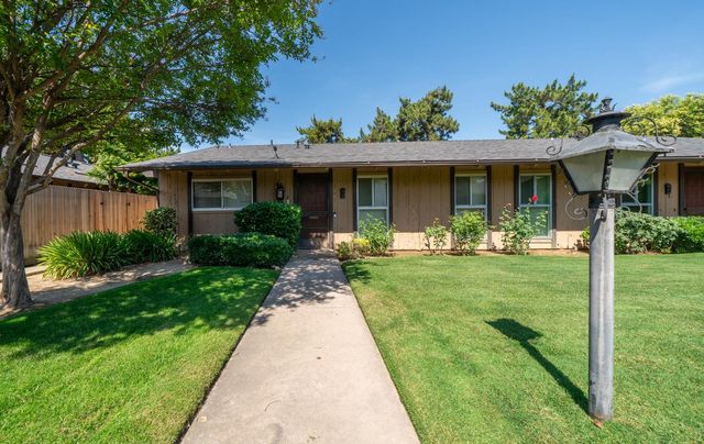 4849 N 7th St Apt E, Fresno, CA 93726