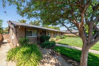 4849 N 7th St Apt E, Fresno, CA 93726