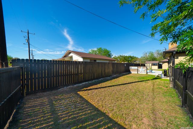 303 Schneider St, Poth, TX 78147