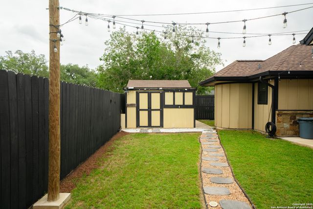 303 Schneider St, Poth, TX 78147