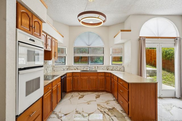 16922 VISTA BRIAR DR, San Antonio, TX 78247