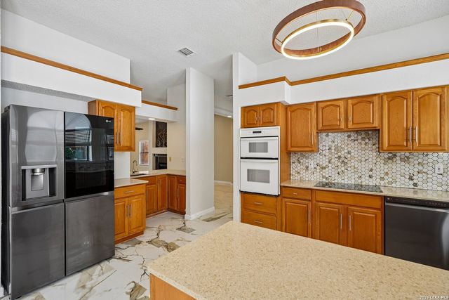 16922 VISTA BRIAR DR, San Antonio, TX 78247