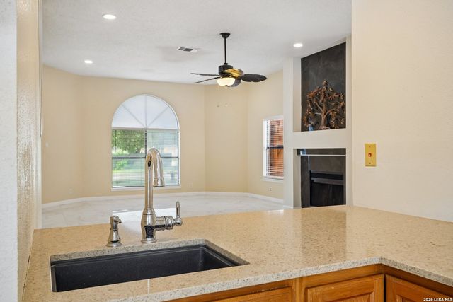 16922 VISTA BRIAR DR, San Antonio, TX 78247