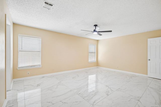 16922 VISTA BRIAR DR, San Antonio, TX 78247