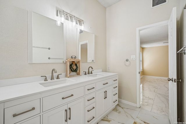 16922 VISTA BRIAR DR, San Antonio, TX 78247